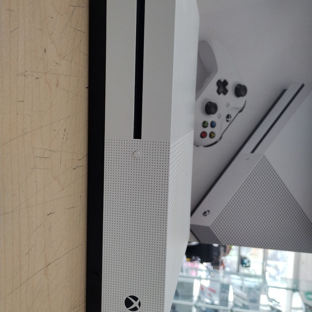 CONSOLA DE VIDEOJUEGO MICROSOFT XBOX ONE S 1 TB (SEMINUEVO)