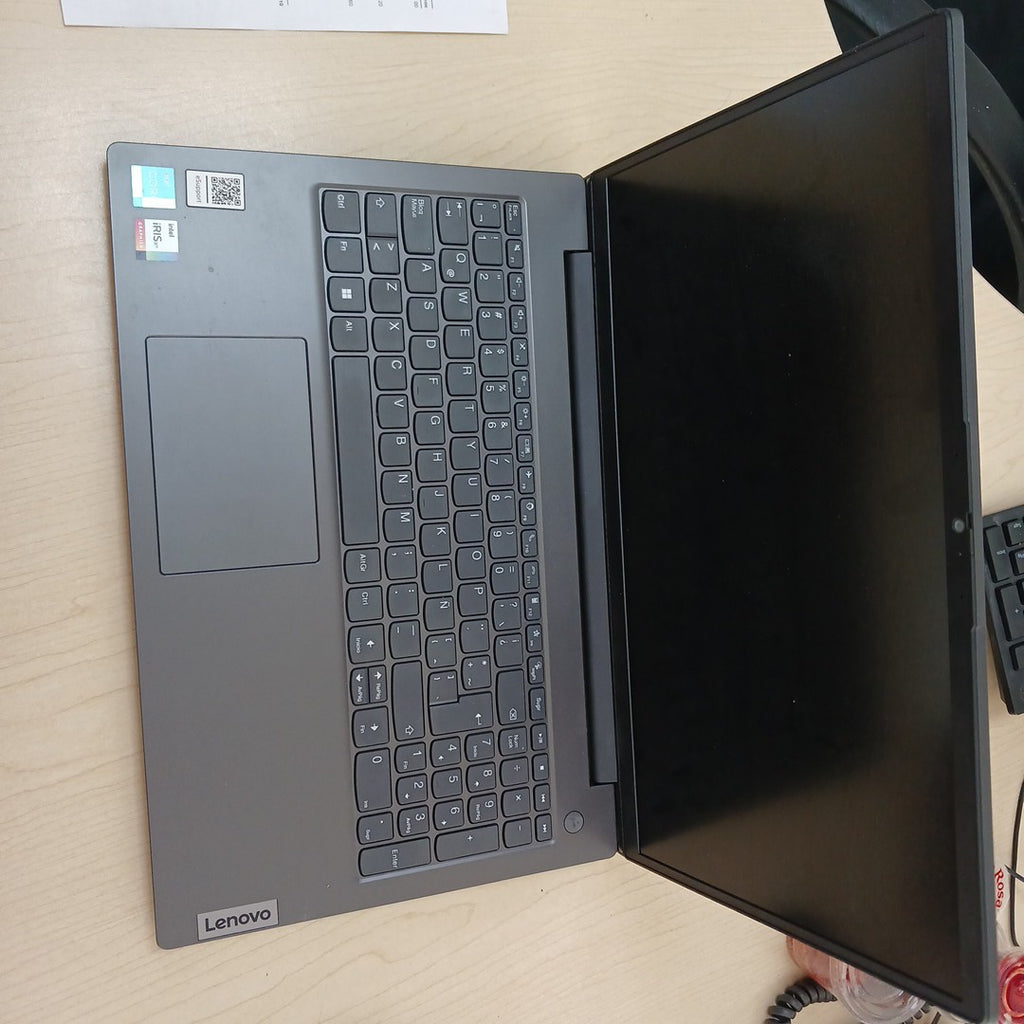 LAPTOP LENOVO V15 G3 IAP (2024) 512 GB SSD 16 GB RAM (SEMINUEVO)