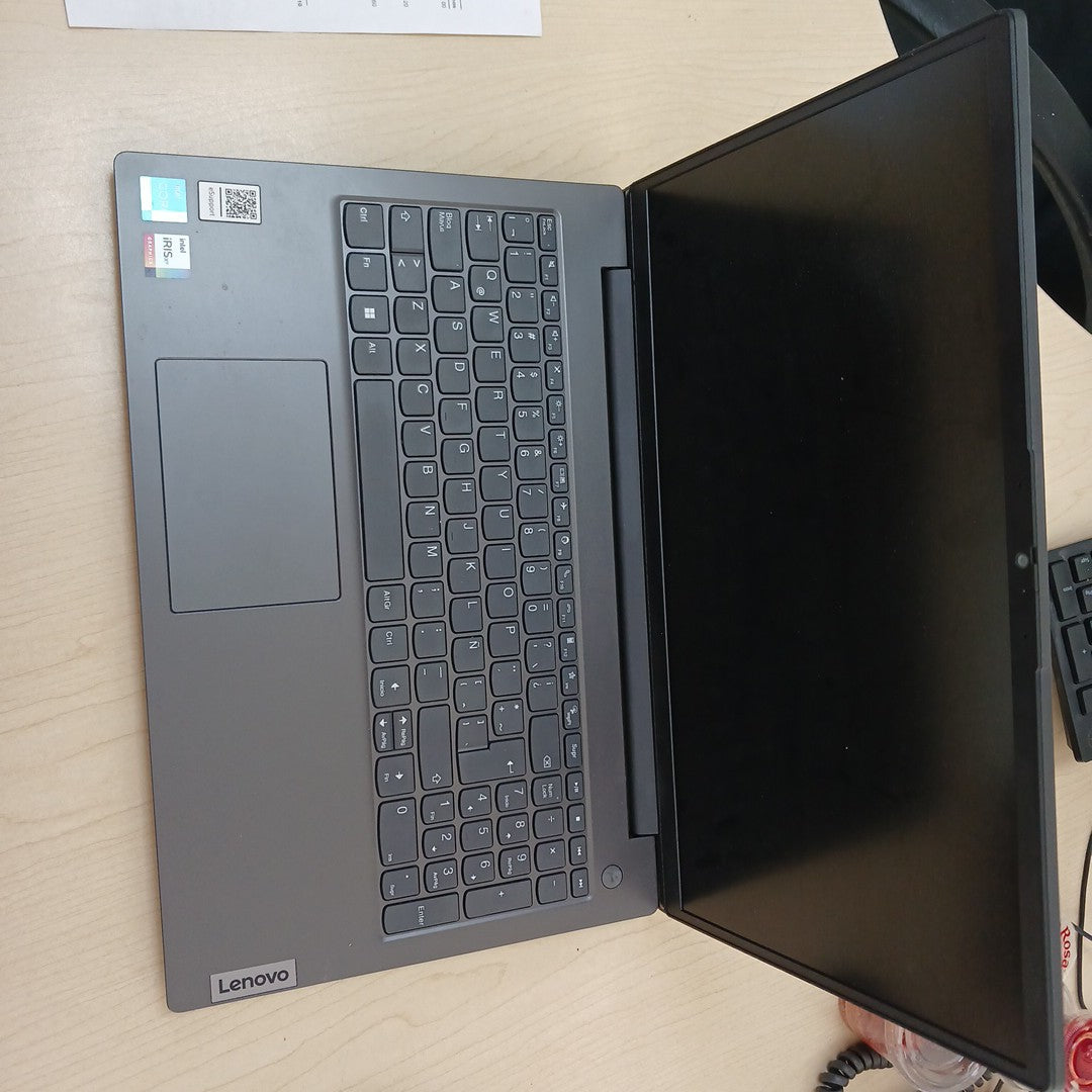 LAPTOP LENOVO V15 G3 IAP (2024) 512 GB SSD 16 GB RAM (SEMINUEVO)