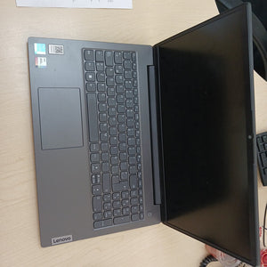 LAPTOP LENOVO V15 G3 IAP (2024) 512 GB SSD 16 GB RAM (SEMINUEVO)
