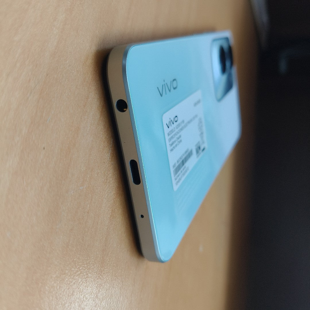 CELULAR VIVO Y18 V2333 256 GB 8 GB RAM (SEMINUEVO)