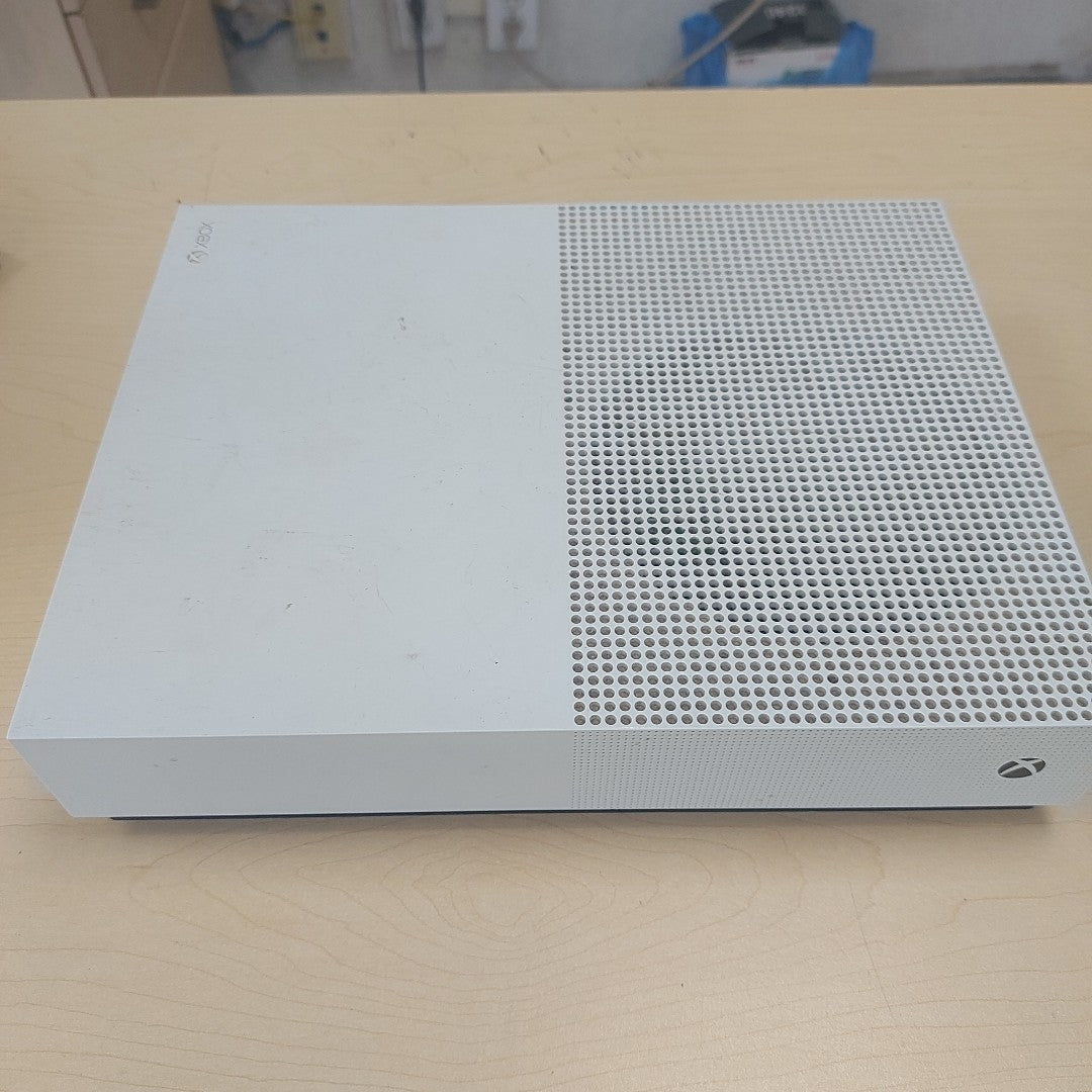 CONSOLA DE VIDEOJUEGO MICROSOFT XBOX ONE S 1 TB (SEMINUEVO)