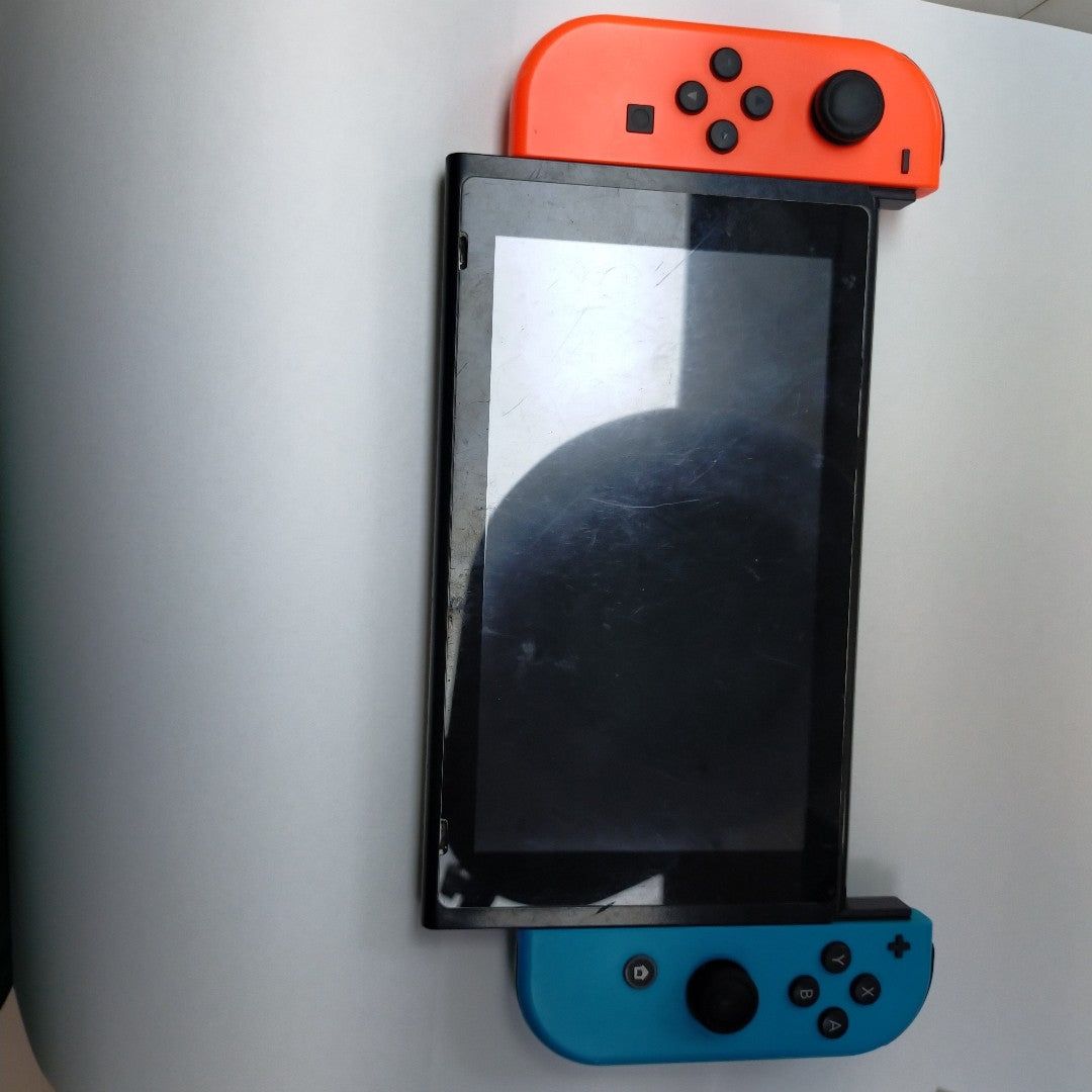CONSOLA DE VIDEOJUEGO NINTENDO SWITCH 32 GB (SEMINUEVO)