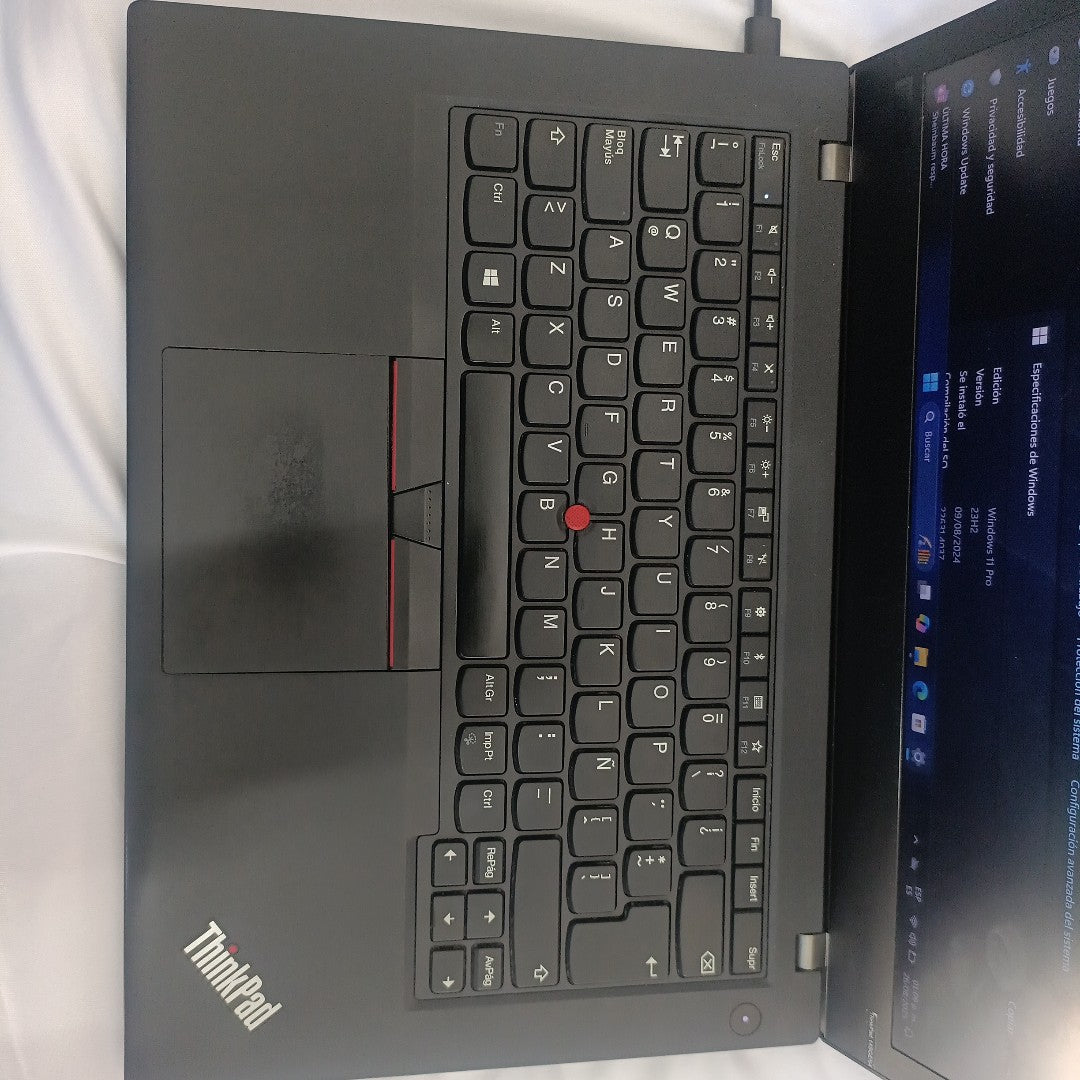 LAPTOP LENOVO THINKPAD 14S GEN 4 (2024) 256 GB SSD 16 GB RAM (SEMINUEVO)