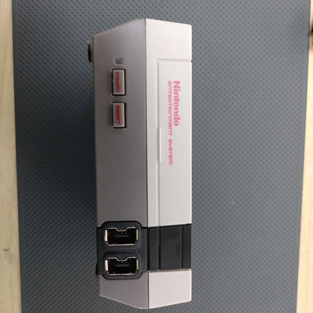 CONSOLA DE VIDEOJUEGO NINTENDO NES CLASSIC EDITION 30 JUEGOS PRECARGADOS                                                                                (SEMINUEVO)