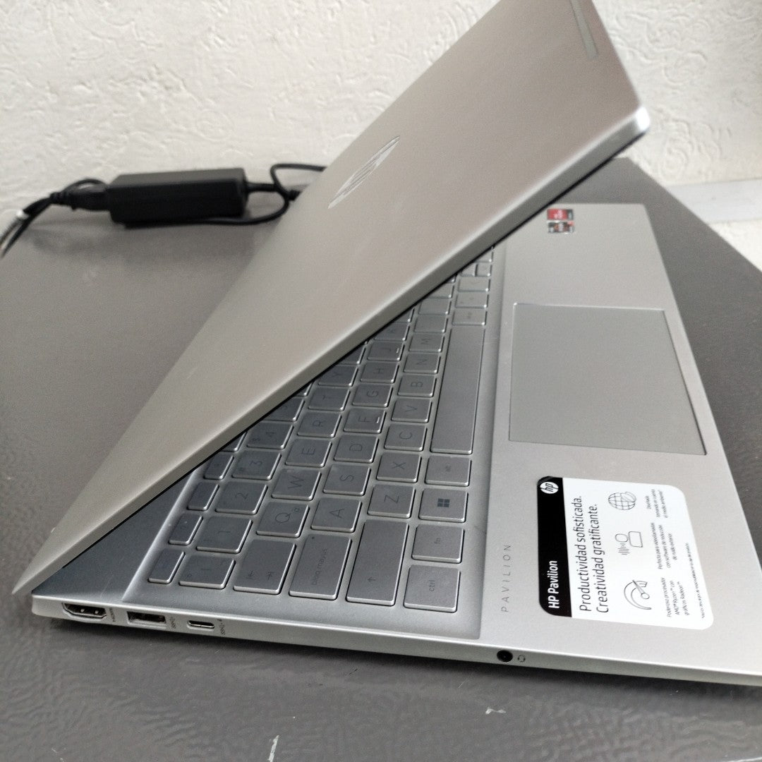 LAPTOP HP PAVILION 15-EH3000LA (2023) 512 GB SSD 16 GB RAM (SEMINUEVO)