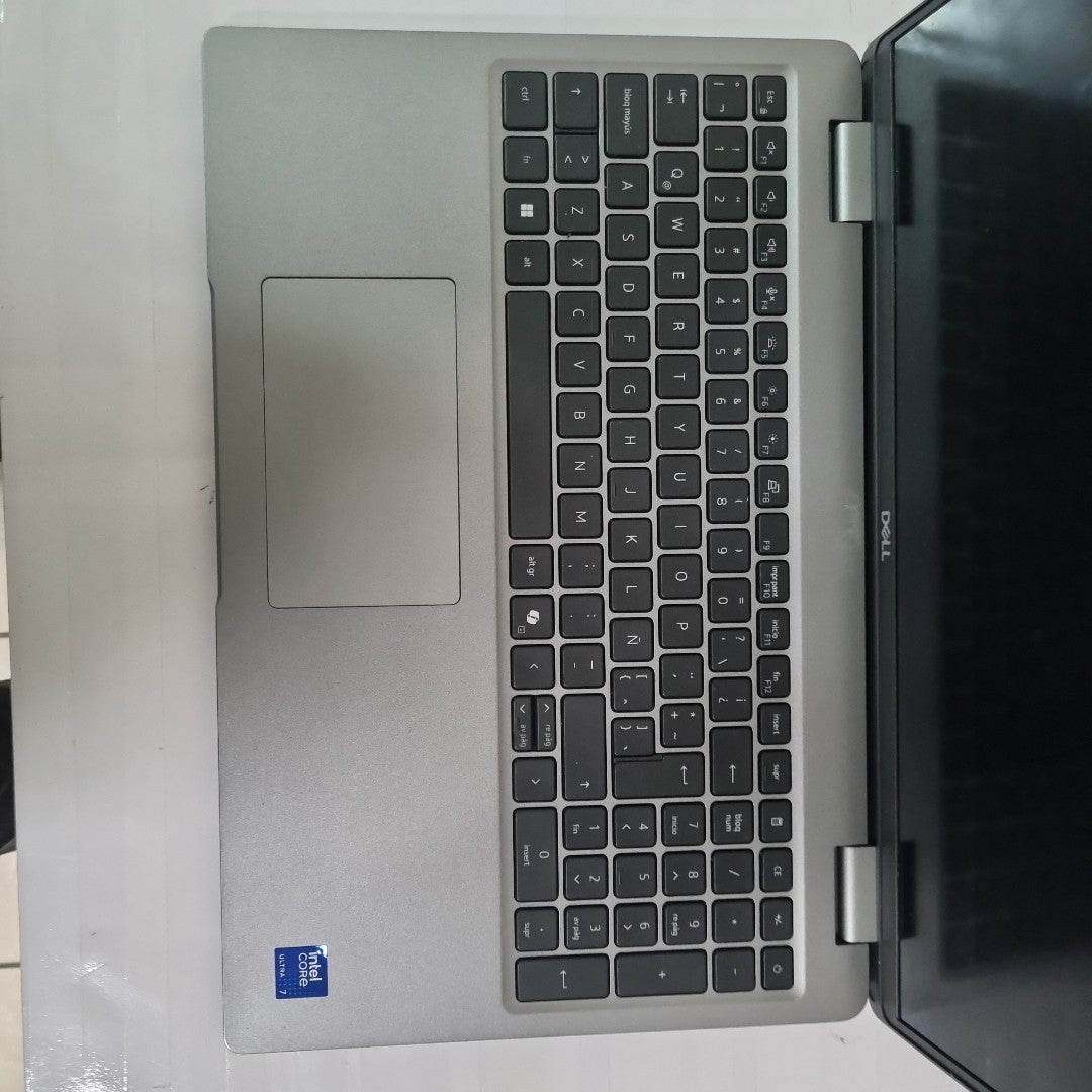 LAPTOP DELL LATITUDE 5550 (2024) 512 GB SSD 16 GB RAM (SEMINUEVO)