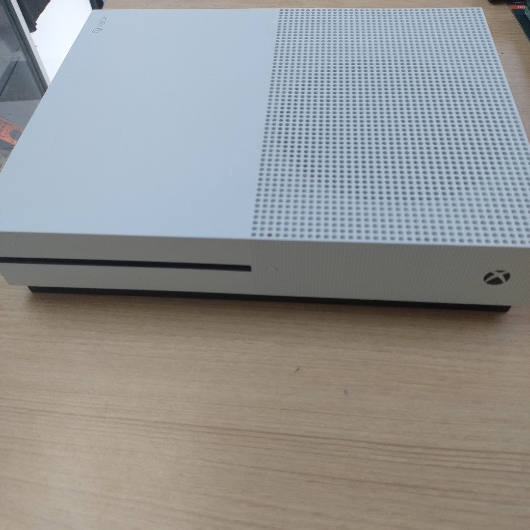 CONSOLA DE VIDEOJUEGO MICROSOFT XBOX ONE S 1 TB (SEMINUEVO)