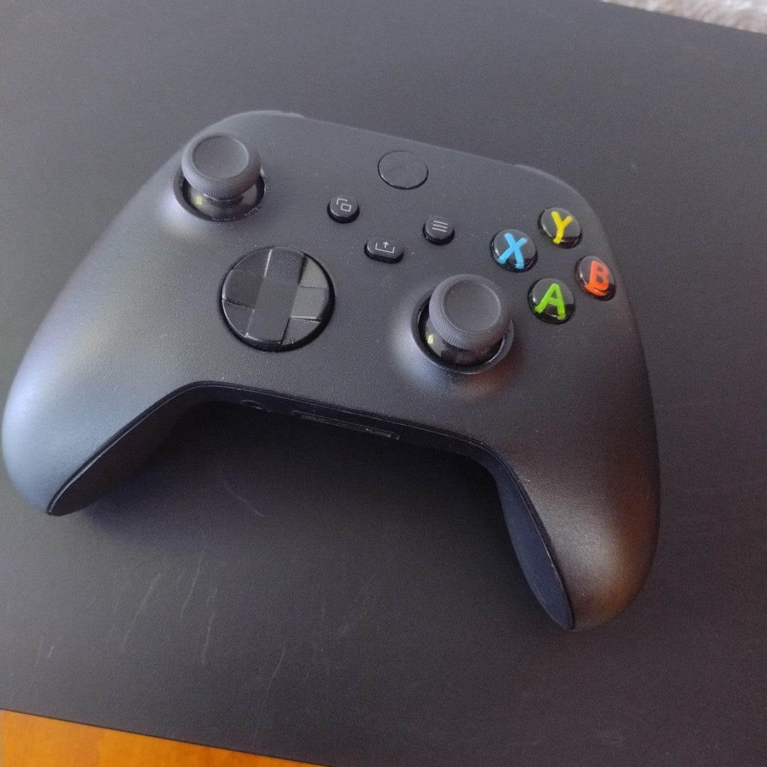 CONSOLA DE VIDEOJUEGO MICROSOFT XBOX ONE X 1 TB (SEMINUEVO)