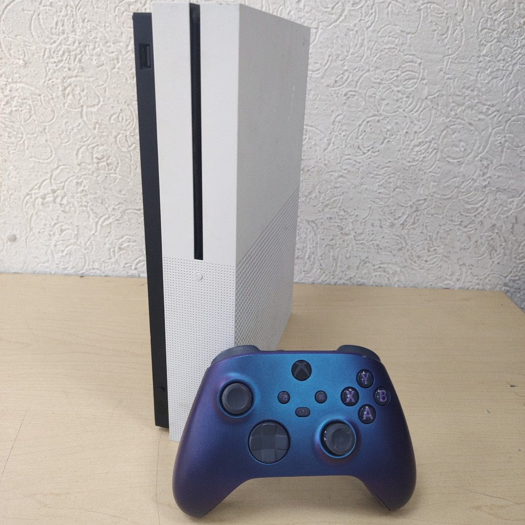 CONSOLA DE VIDEOJUEGO MICROSOFT XBOX ONE S 1 TB (SEMINUEVO)