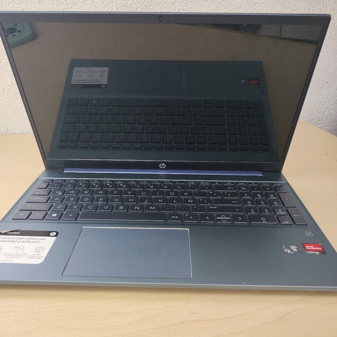 LAPTOP HP PAVILION 15-EH1509LA (2022) 512 GB SSD 8 GB RAM (SEMINUEVO)
