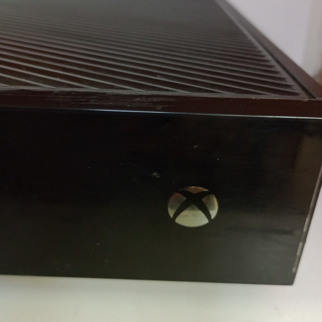 CONSOLA DE VIDEOJUEGO MICROSOFT XBOX ONE 1 TB (SEMINUEVO)