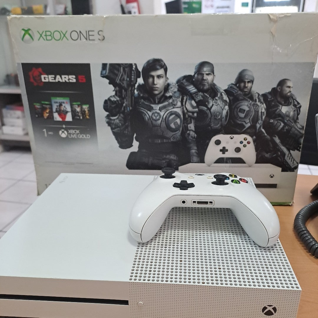 CONSOLA DE VIDEOJUEGO MICROSOFT XBOX ONE S 1 TB (SEMINUEVO)