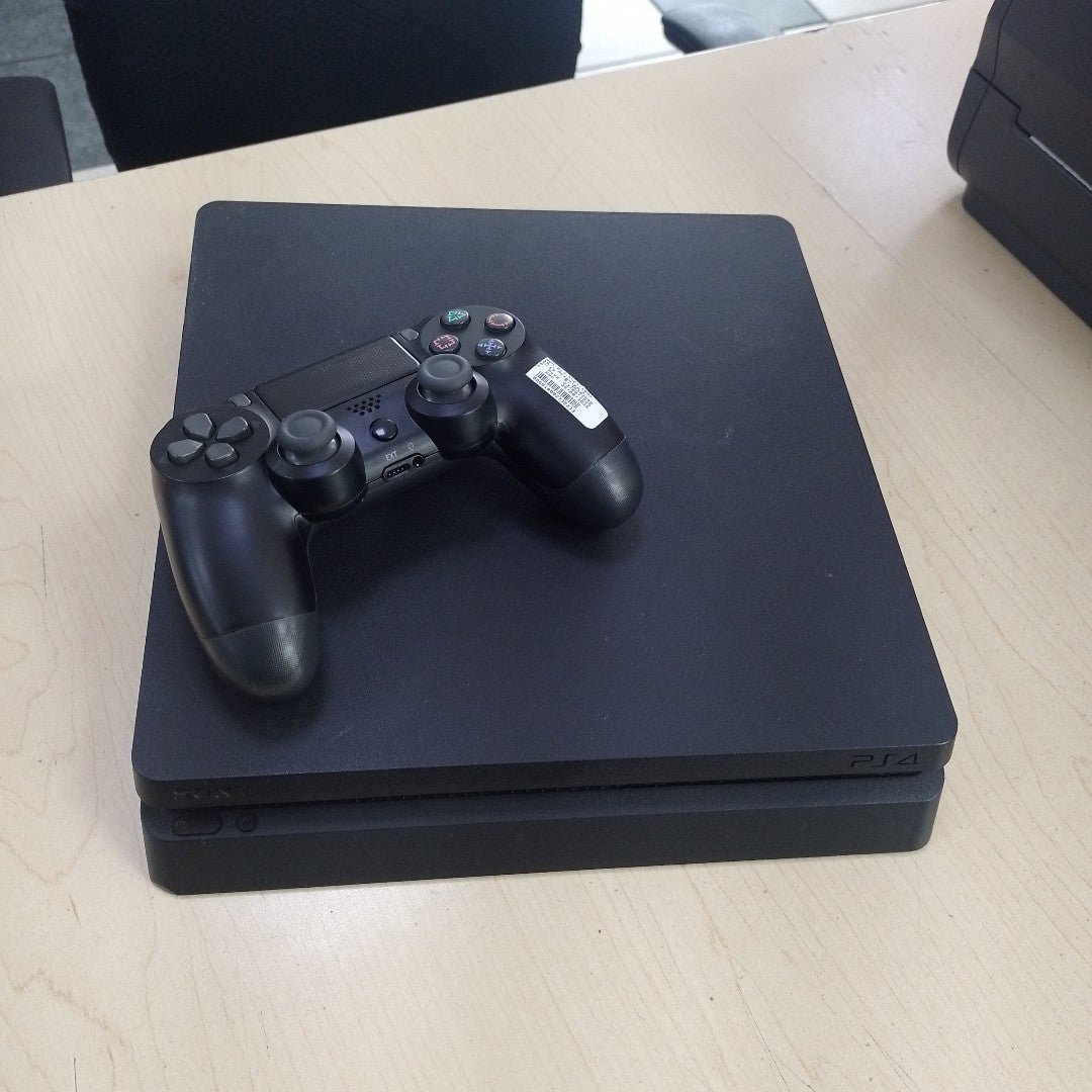 CONSOLA DE VIDEOJUEGO MICROSOFT XBOX ONE S 1 TB (SEMINUEVO)