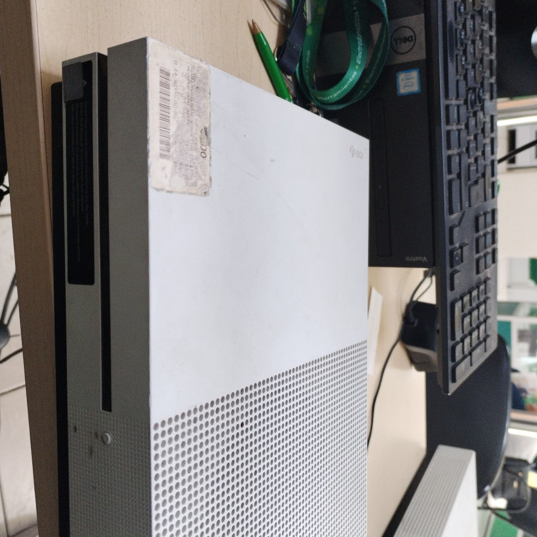 CONSOLA DE VIDEOJUEGO MICROSOFT XBOX ONE S 500 GB  (SEMINUEVO)