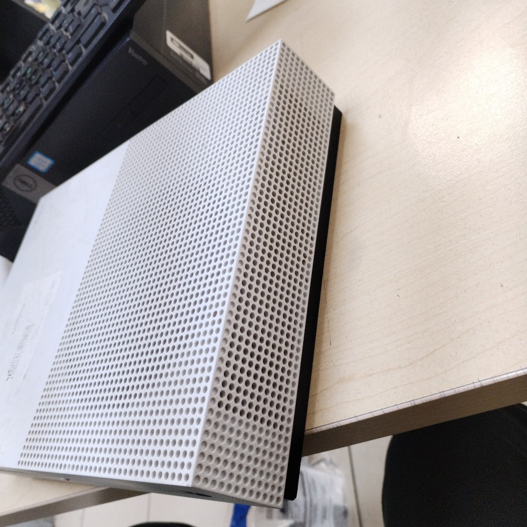 CONSOLA DE VIDEOJUEGO MICROSOFT XBOX ONE S 1 TB (SEMINUEVO)