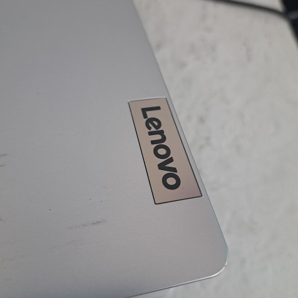 LAPTOP LENOVO IDEAPAD 1 15IGL7 (2024) 256 GB SSD 8 GB RAM (SEMINUEVO)