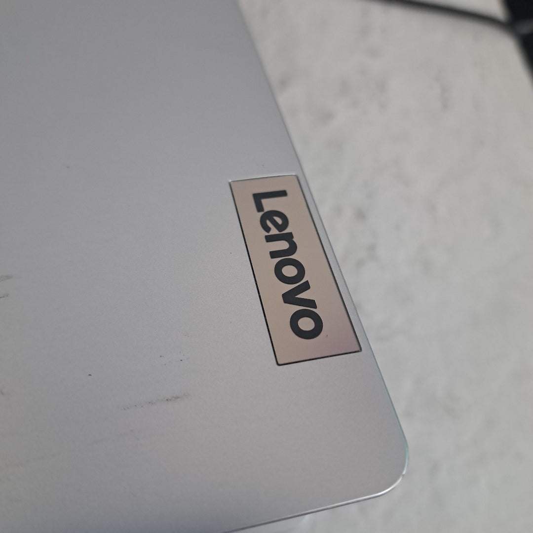 LAPTOP LENOVO IDEAPAD 1 15IGL7 (2024) 256 GB SSD 8 GB RAM (SEMINUEVO)