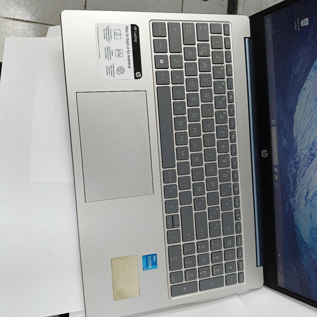 LAPTOP HP 15-FD0026LA (2024) 512 GB SSD 8 GB RAM (SEMINUEVO)