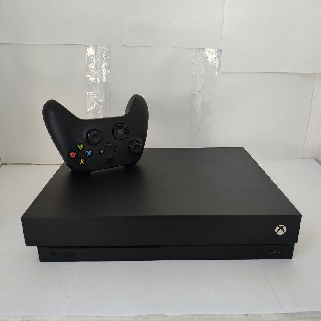 CONSOLA DE VIDEOJUEGO MICROSOFT XBOX ONE X 1 TB (SEMINUEVO)