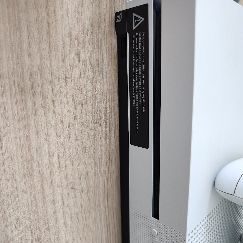 CONSOLA DE VIDEOJUEGO MICROSOFT XBOX ONE S 500 GB  (SEMINUEVO)