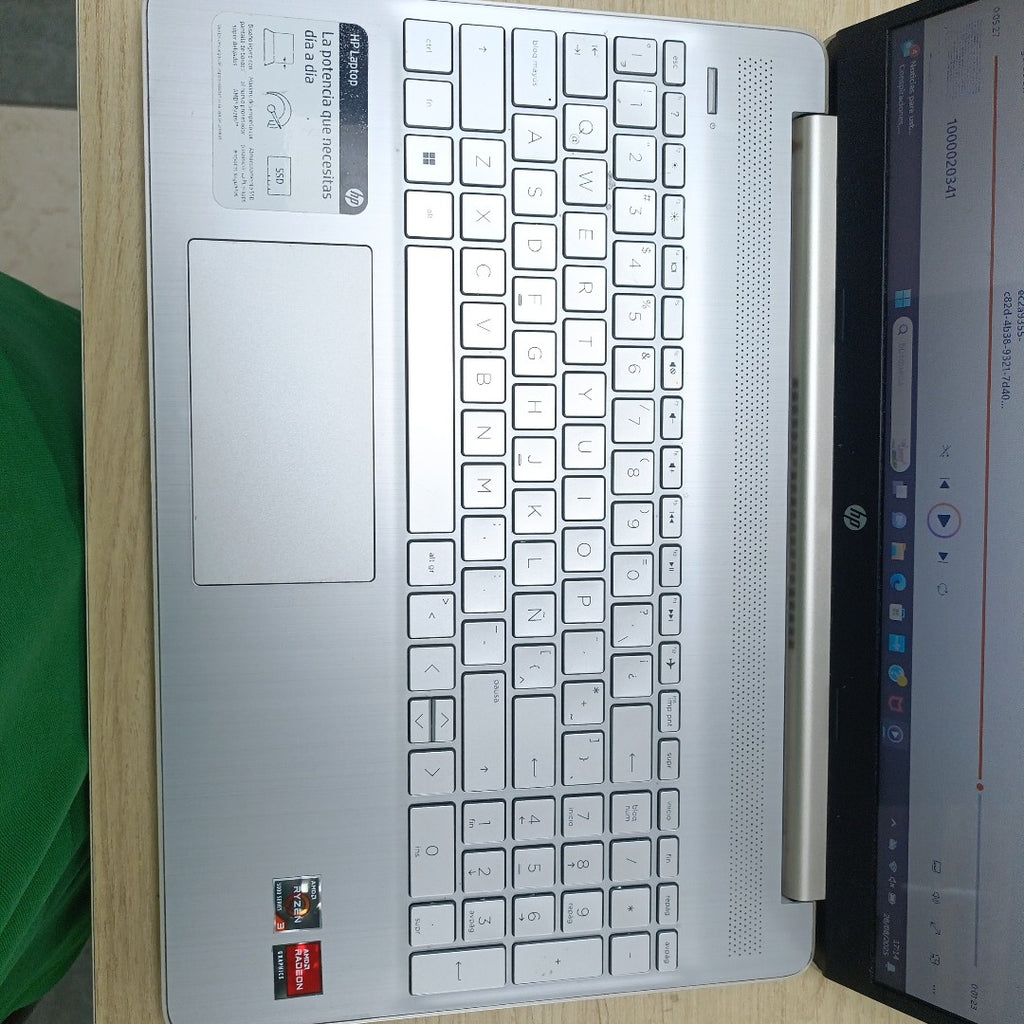 LAPTOP HP 15-EF2518LA (2023) 256 GB SSD 12 GB RAM (SEMINUEVO)