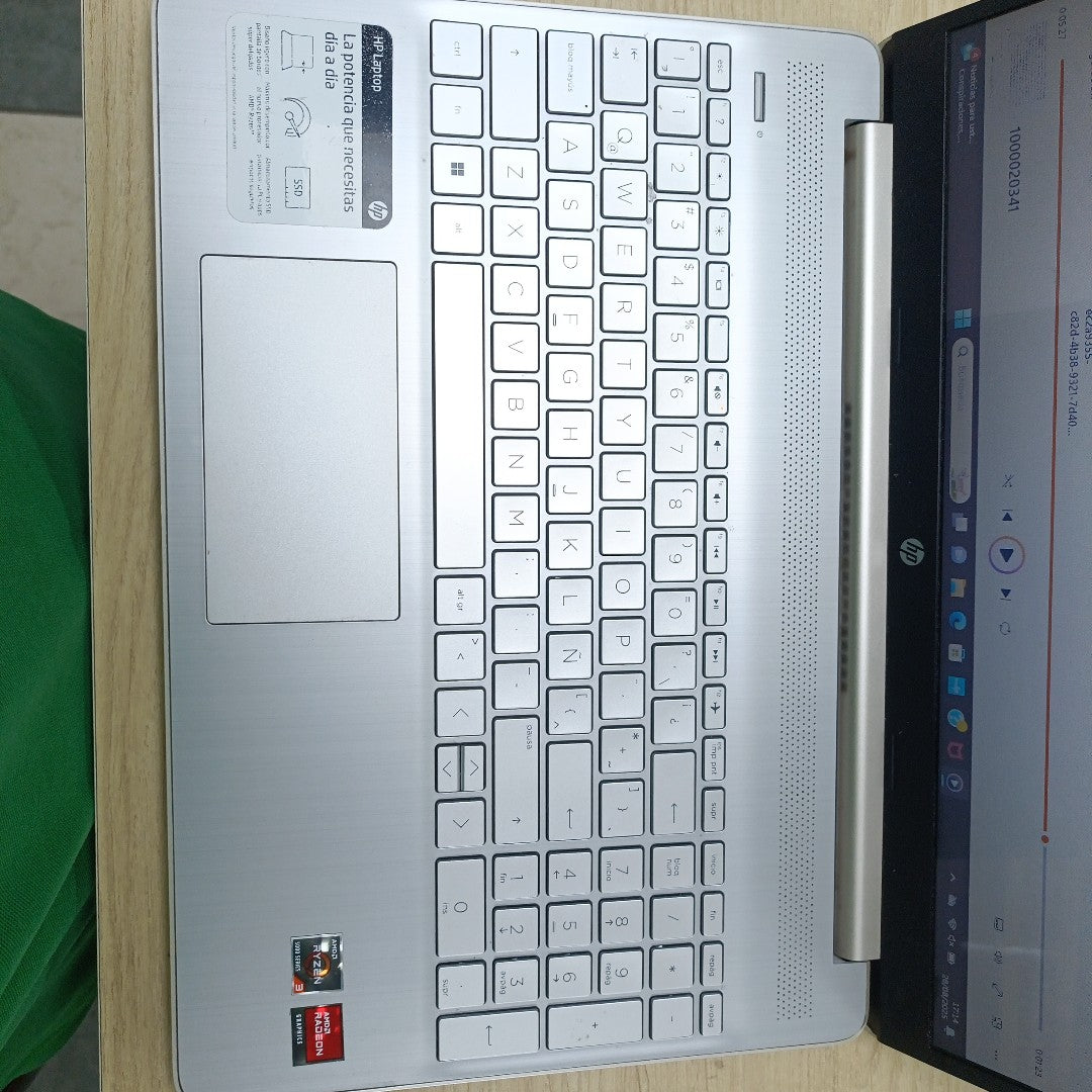 LAPTOP HP 15-EF2518LA (2023) 256 GB SSD 12 GB RAM (SEMINUEVO)