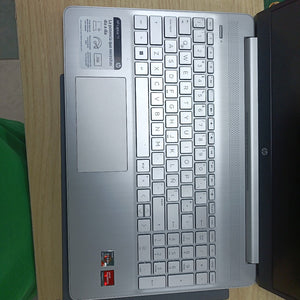 LAPTOP HP 15-EF2526LA (2024) 512 GB SSD 12 GB RAM (SEMINUEVO)