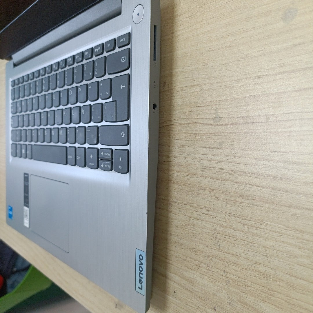 LAPTOP LENOVO IDEAPAD 3 14ITL05 (2022) 512 GB SSD 8 GB RAM (SEMINUEVO)