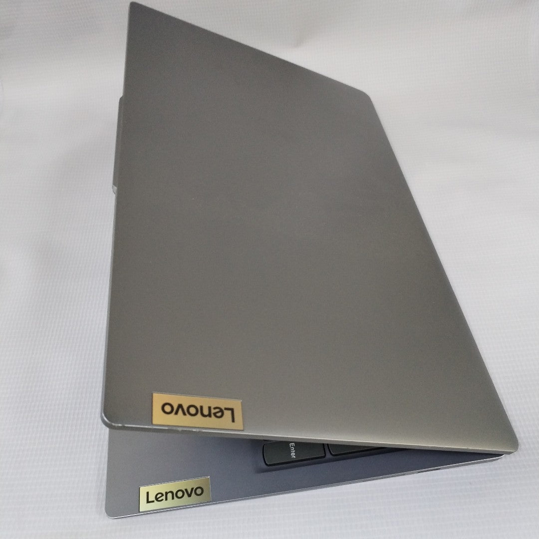 LAPTOP LENOVO IDEAPAD SLIM 3 15IAH8 (2024) 512 GB SSD 8 GB RAM (SEMINUEVO)