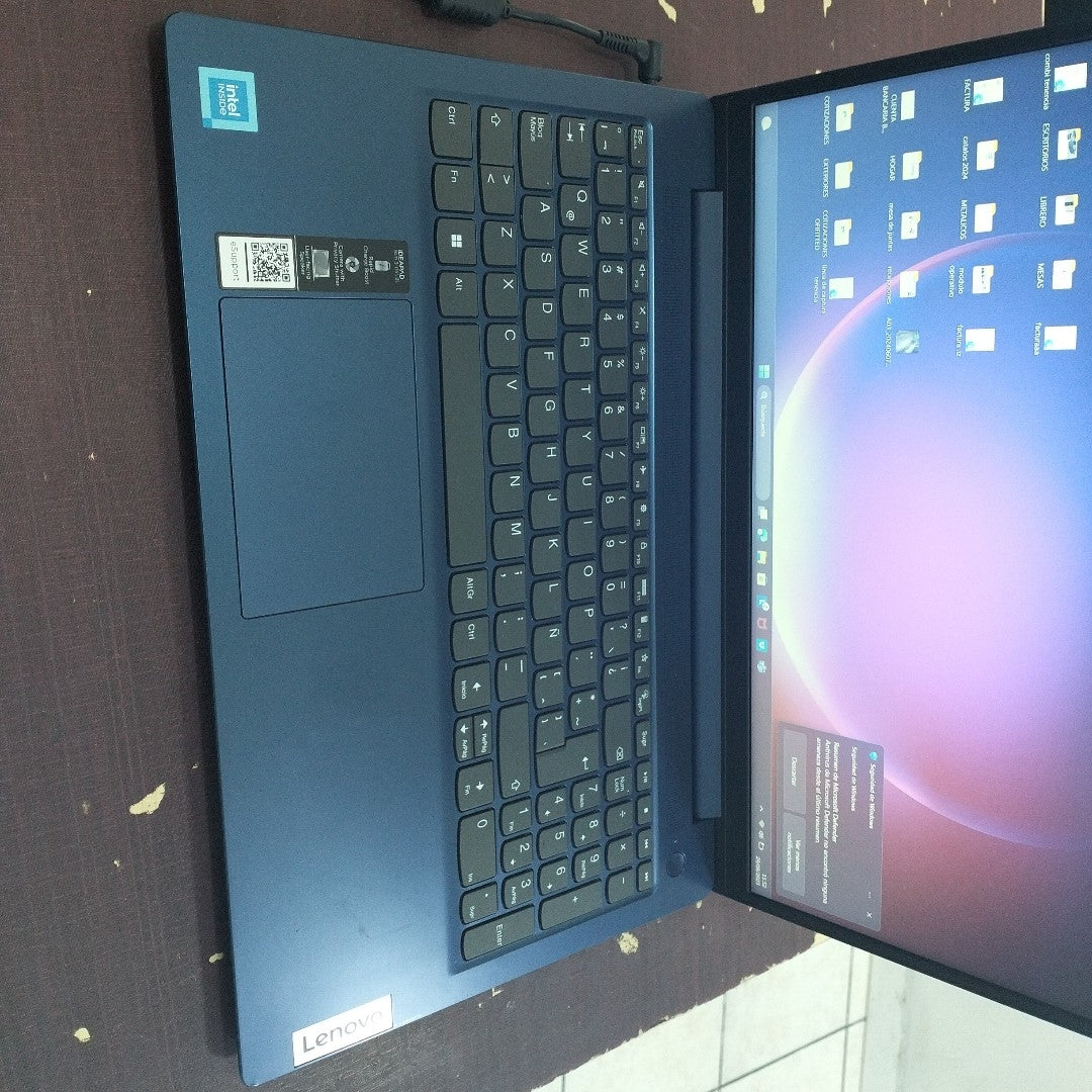 LAPTOP LENOVO IDEAPAD SLIM 3 15IAN8 (2023) 256 GB SSD 8 GB RAM (SEMINUEVO)