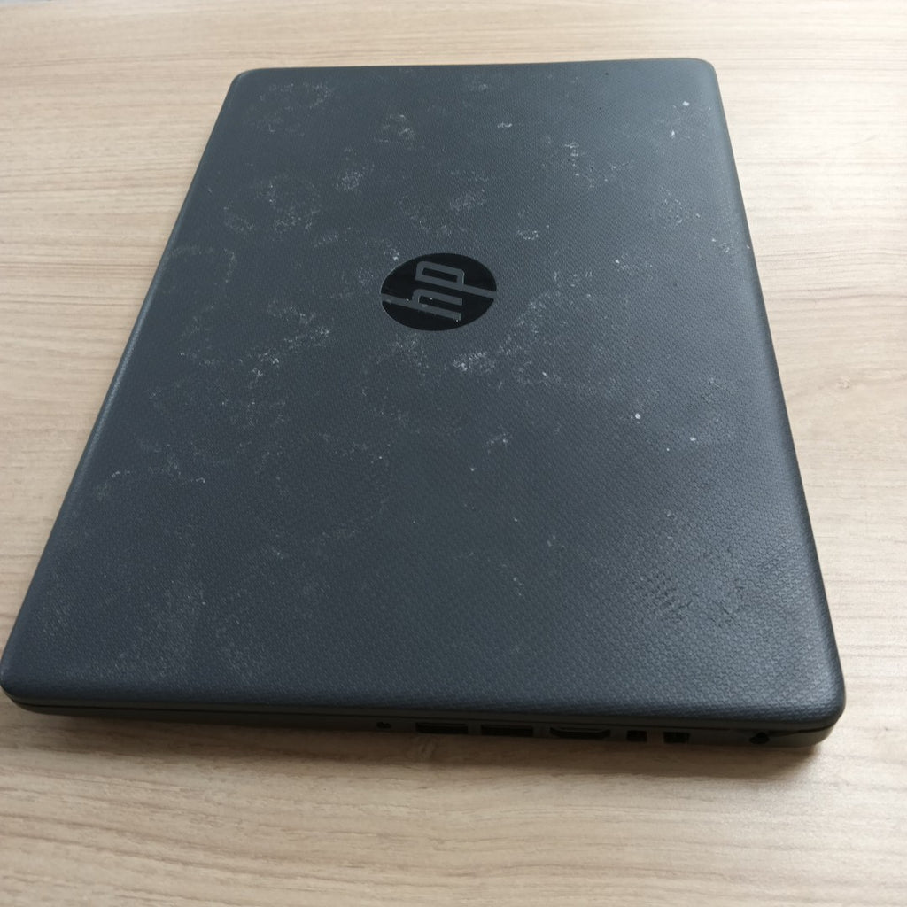 LAPTOP HP 245 G8 (2022) 1 TB + 128 GB SSD 8 GB RAM (SEMINUEVO)