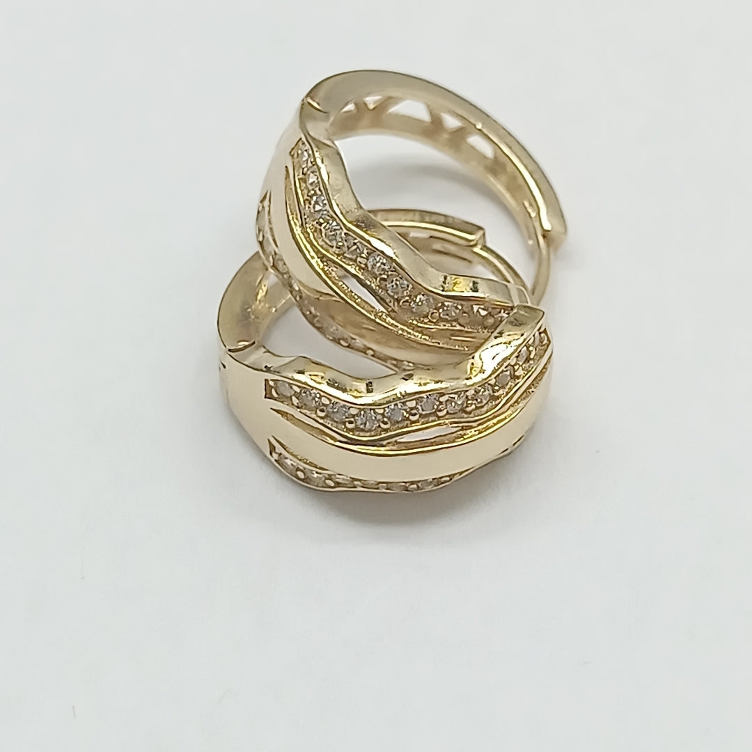 HUGGIES ORO 14K 2.5 (NUEVO)