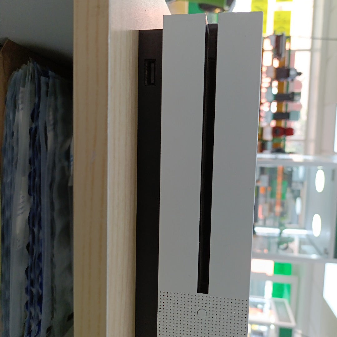 CONSOLA DE VIDEOJUEGO MICROSOFT XBOX ONE S 1 TB (SEMINUEVO)