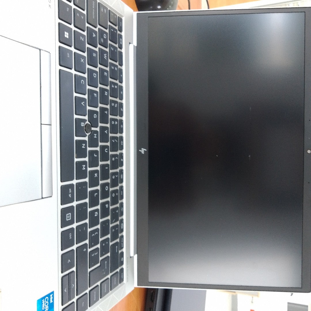 LAPTOP HP ELITEBOOK 840 G8 (2022) 512 GB SSD 16 GB RAM (SEMINUEVO)