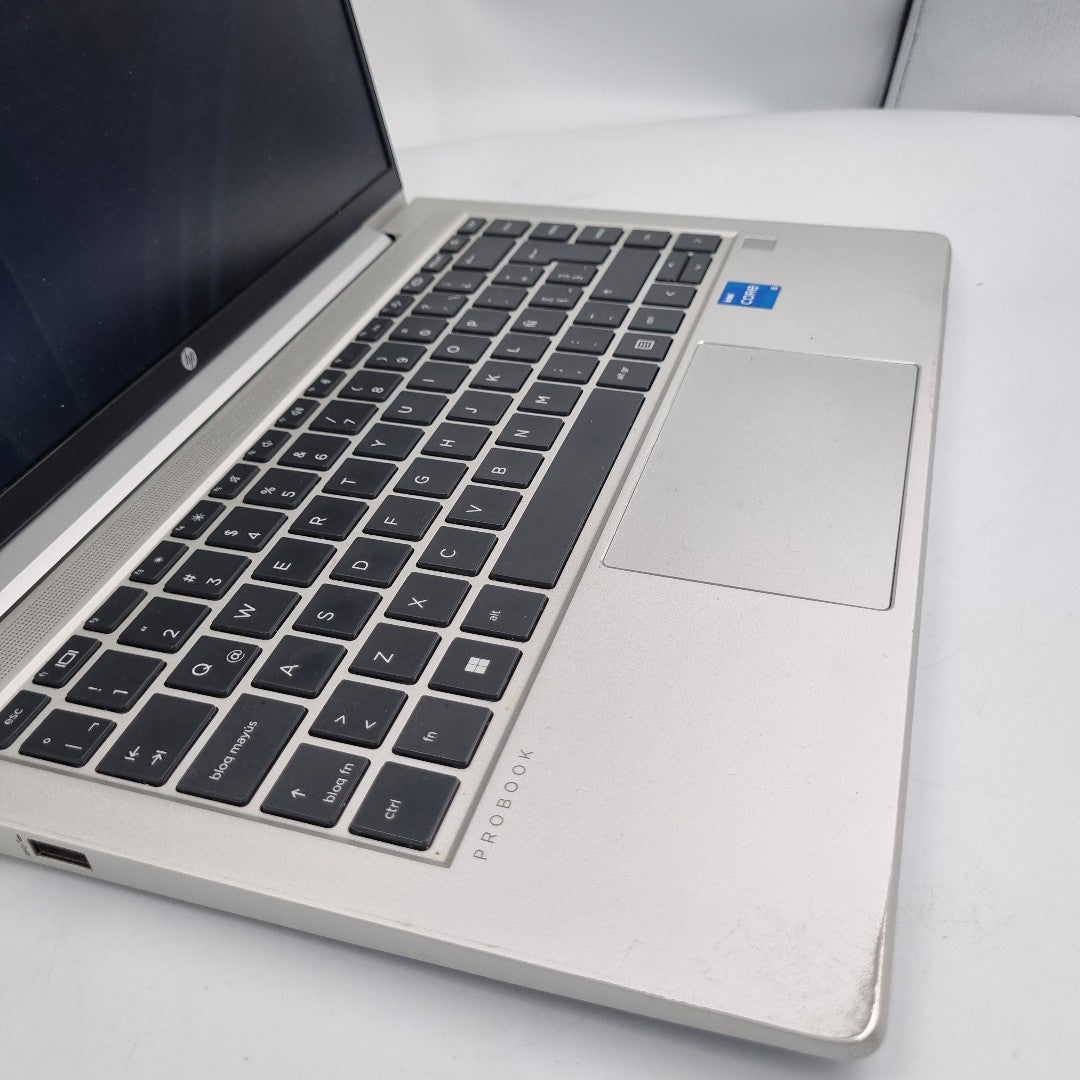 LAPTOP HP PROBOOK 440 G8 (2022) 256 GB SSD 8 GB RAM (SEMINUEVO)