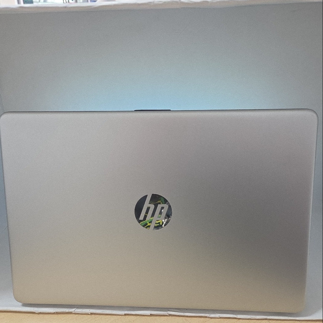 LAPTOP HP 15-EF2519LA (2022) 512 GB SSD 8 GB RAM (SEMINUEVO)