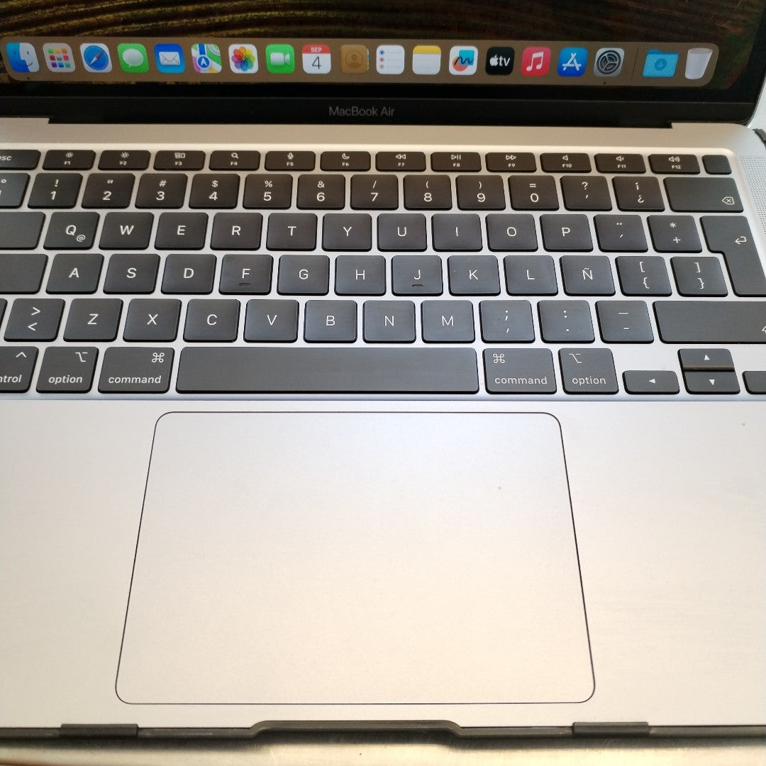 LAPTOP APPLE MACBOOK AIR 13" 2020 3.2 A2337 256 GB SSD 8 GB RAM (SEMINUEVO)
