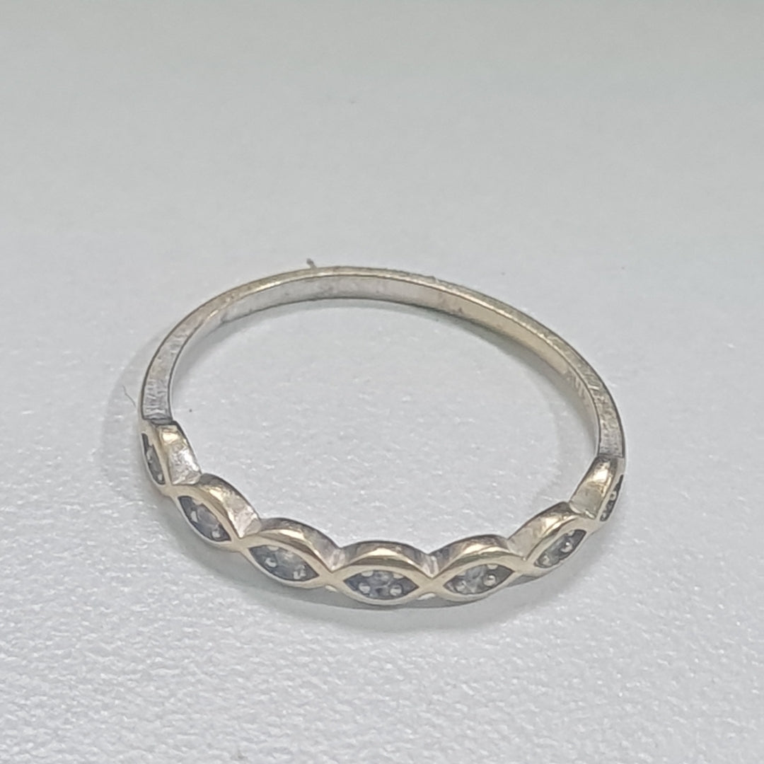 ANILLITO. ORO BLANCO. 10 K 0.9 GRMS (SEMINUEVO)