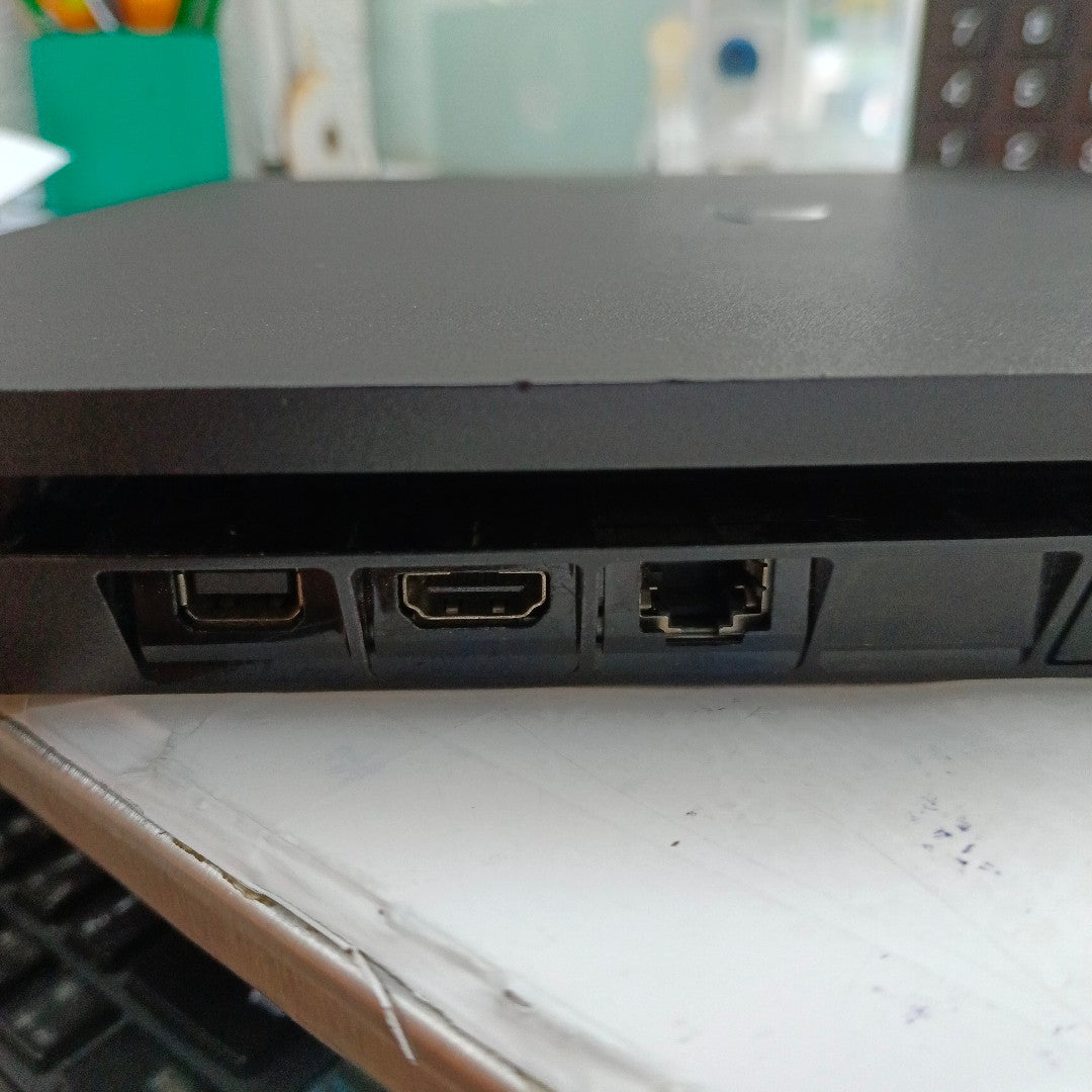 CONSOLA DE VIDEOJUEGO SONY PS4 SLIM 1 TB (SEMINUEVO)