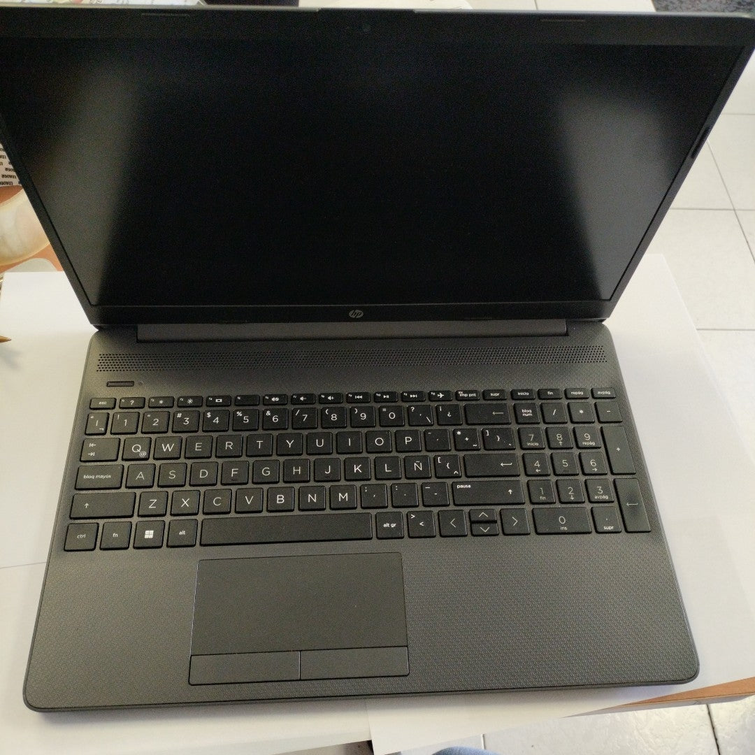 LAPTOP HP 255 G8 (2023) 256 GB SSD 8 GB RAM (SEMINUEVO)