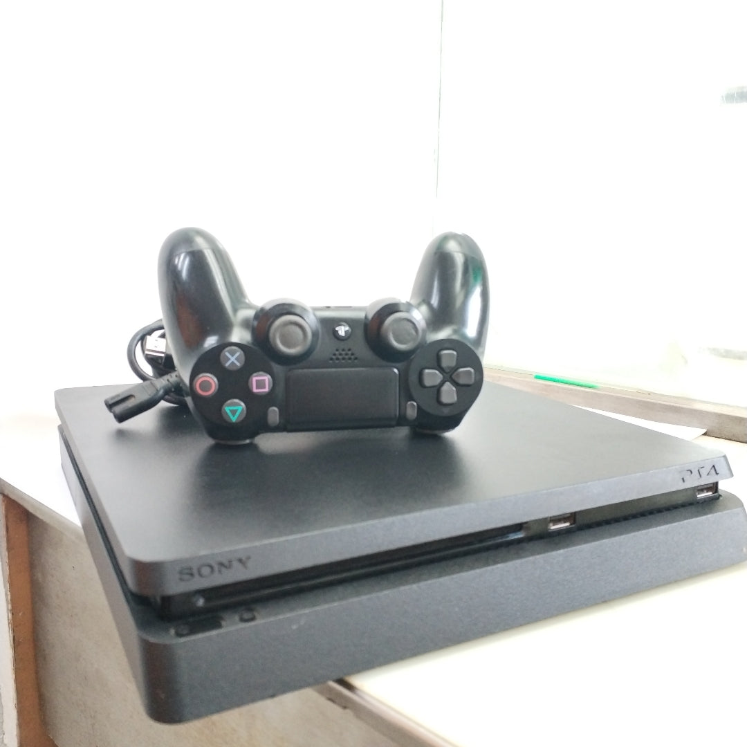 CONSOLA DE VIDEOJUEGO SONY PS4 SLIM 1 TB (SEMINUEVO)