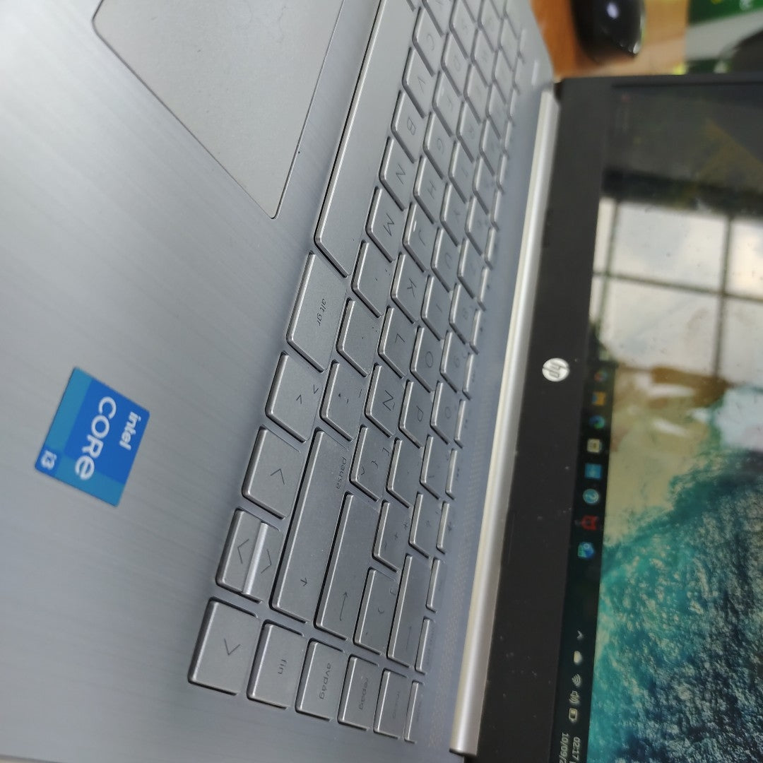 LAPTOP HP 14-DQ2502LA (2022) 256 GB SSD 8 GB RAM (SEMINUEVO)