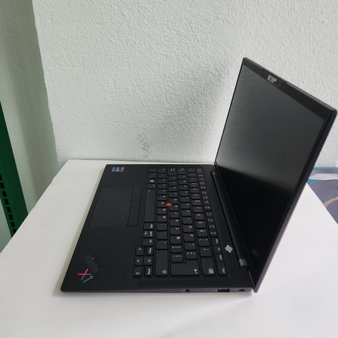 LAPTOP LENOVO THINKPAD X1 CARBON GEN 11 (2023) 512 GB SSD 16 GB RAM (SEMINUEVO)