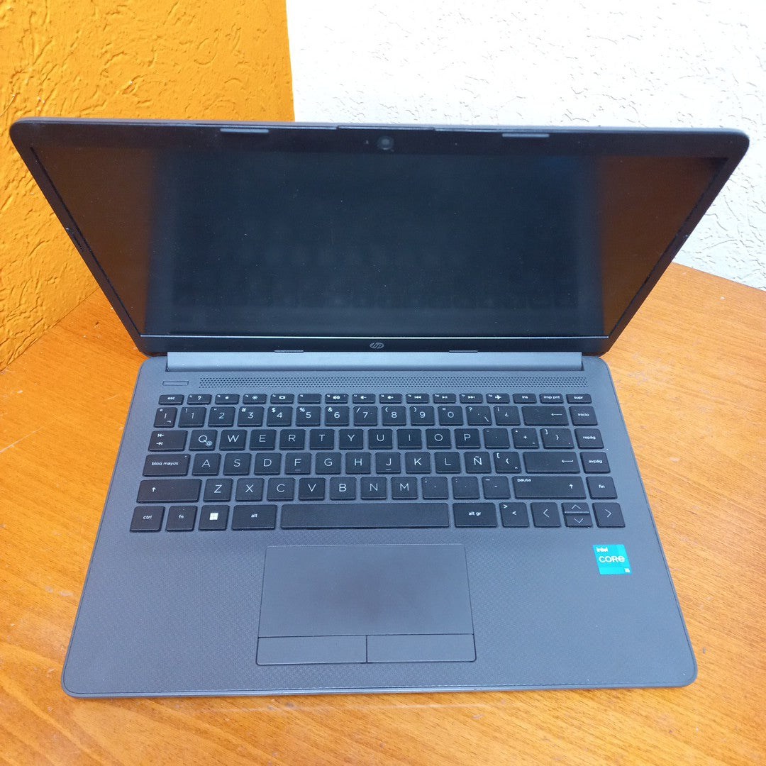 LAPTOP HP 240 G8 (2023) 256 GB SSD 8 GB RAM (SEMINUEVO)