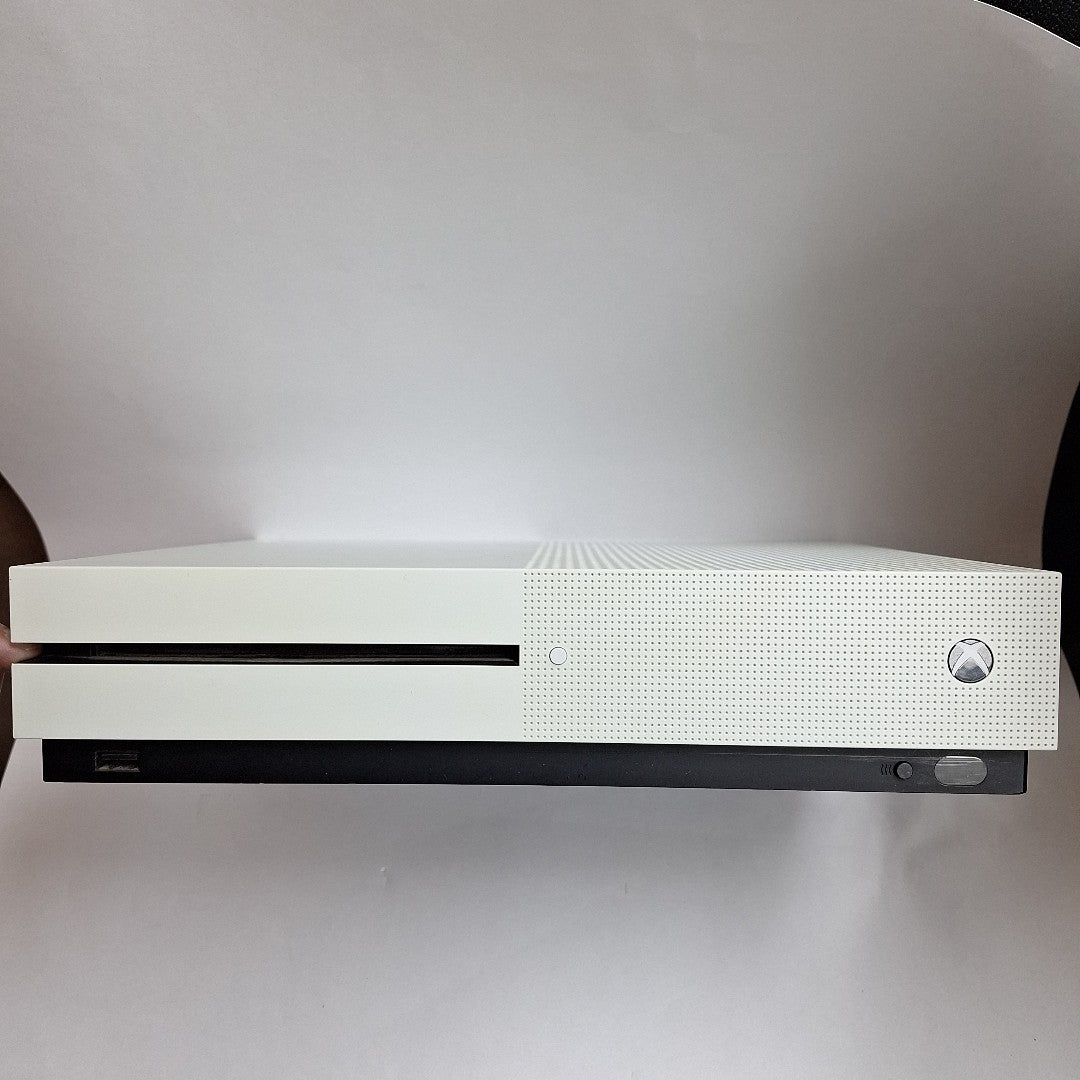 CONSOLA DE VIDEOJUEGO MICROSOFT XBOX ONE S 1 TB (SEMINUEVO)