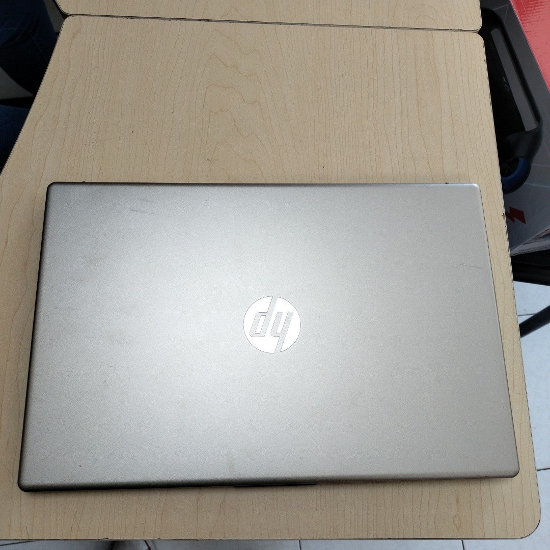 LAPTOP HP 15-FC0003LA (2023) 256 GB SSD 8 GB RAM (SEMINUEVO)