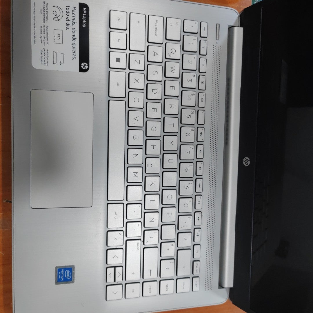 LAPTOP HP 15-EF1501LA (2022) 256 GB SSD 8 GB RAM (SEMINUEVO)