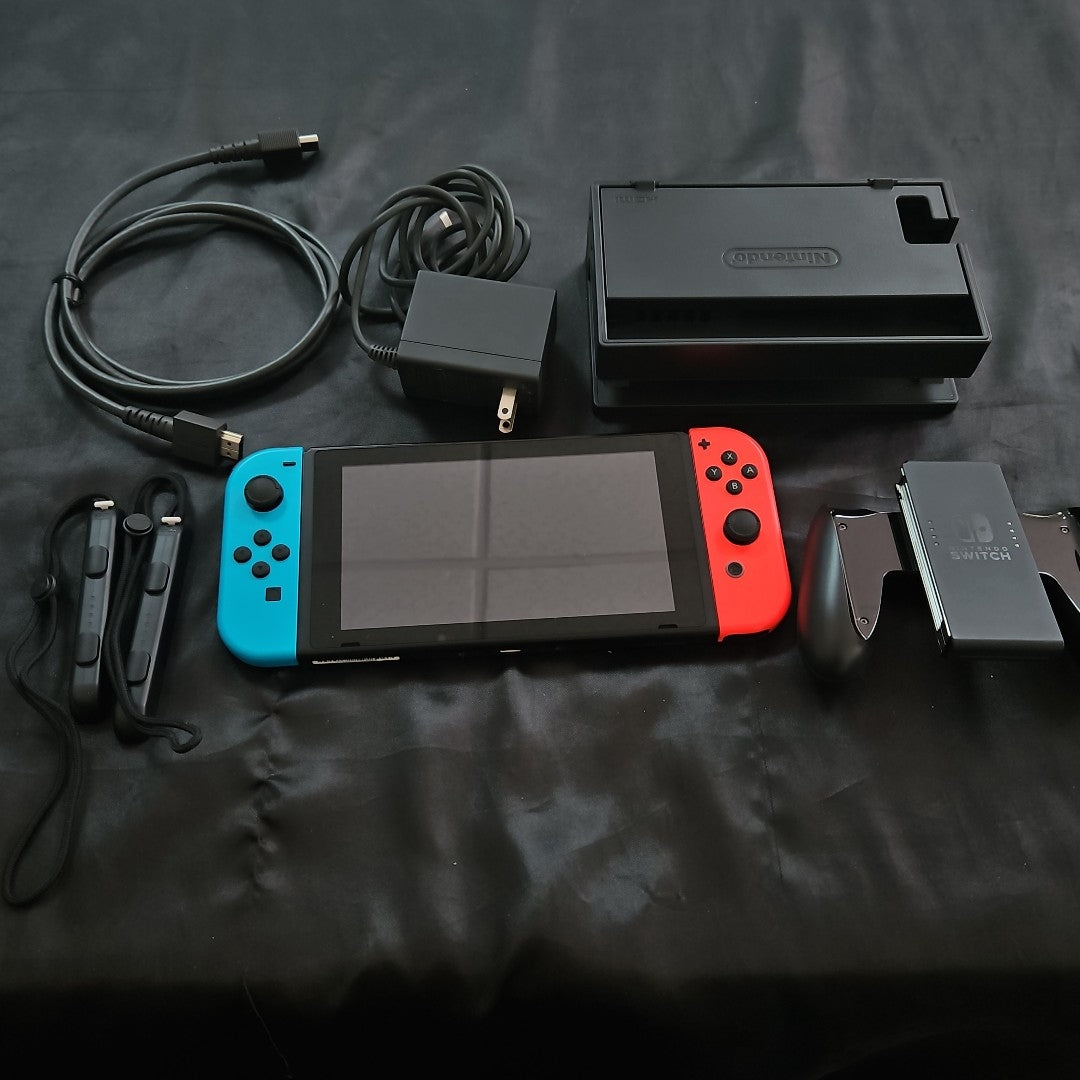 CONSOLA DE VIDEOJUEGO NINTENDO SWITCH 32 GB (SEMINUEVO)