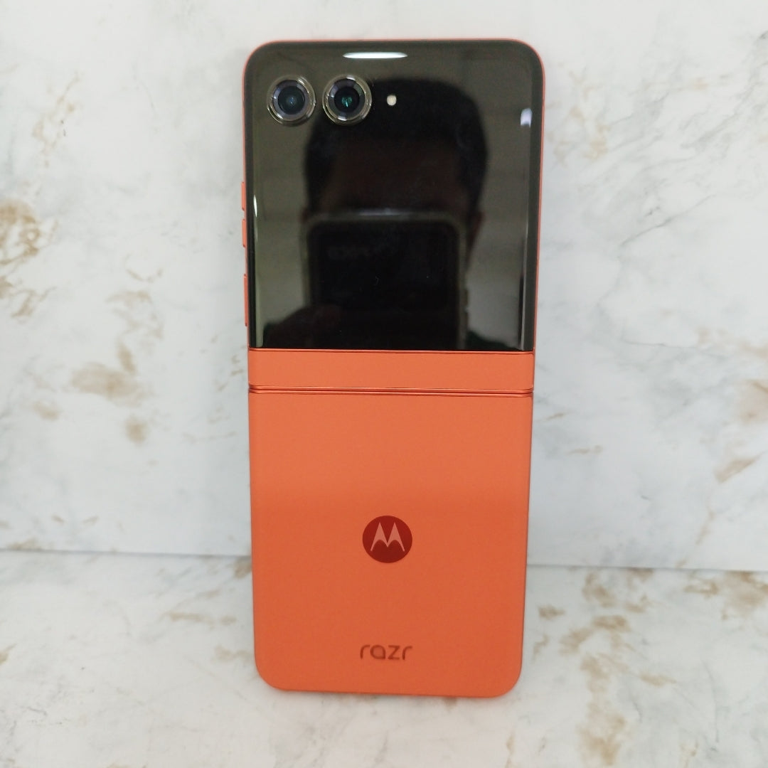 CELULAR MOTOROLA RAZR 50 5G XT2453-1 512 GB 12 GB RAM (SEMINUEVO)